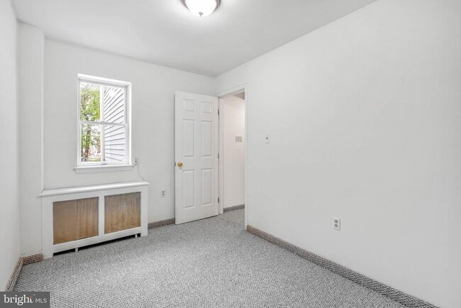 Building Photo - 708 Tasker St