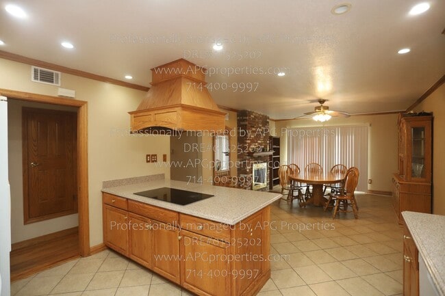 Building Photo - 11441 Park Ln