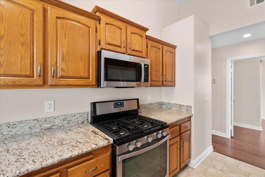 Building Photo - 6642 Brighton Pl