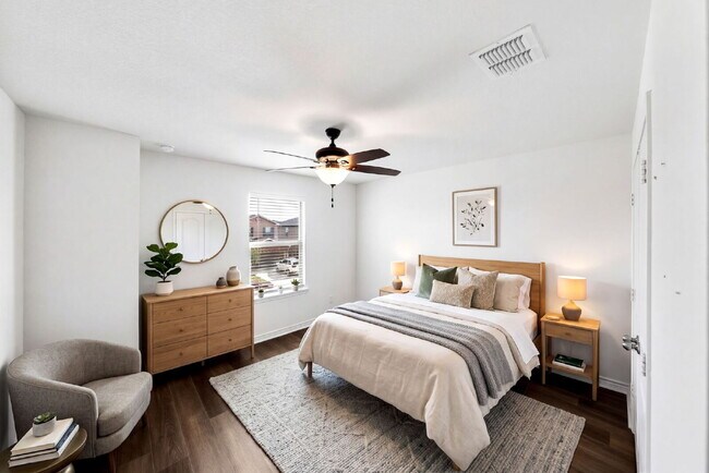 Building Photo - 1 Month Free Rent with 18mo Lease!!!!