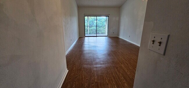 Building Photo - 7879 Willow Spring Dr