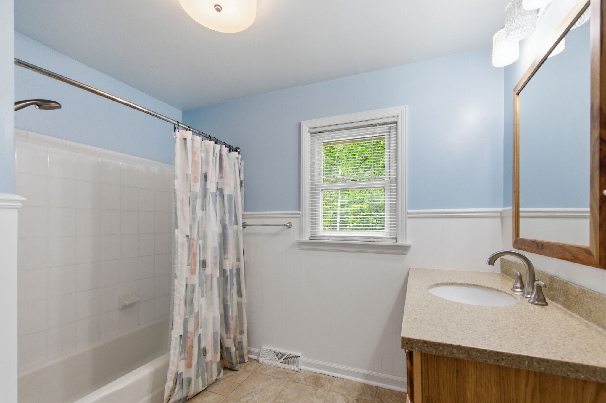 Building Photo - 1204 Forest Ct