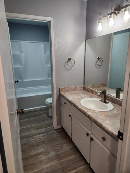 Building Photo - 325 Springville Ct