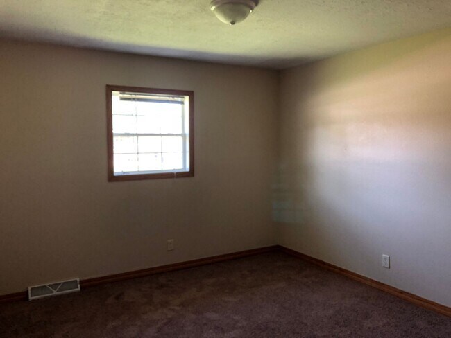 Building Photo - Cozy 3 Bedroom Home with Garage in Colona