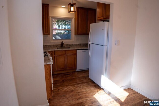 Building Photo - 58 Elm St