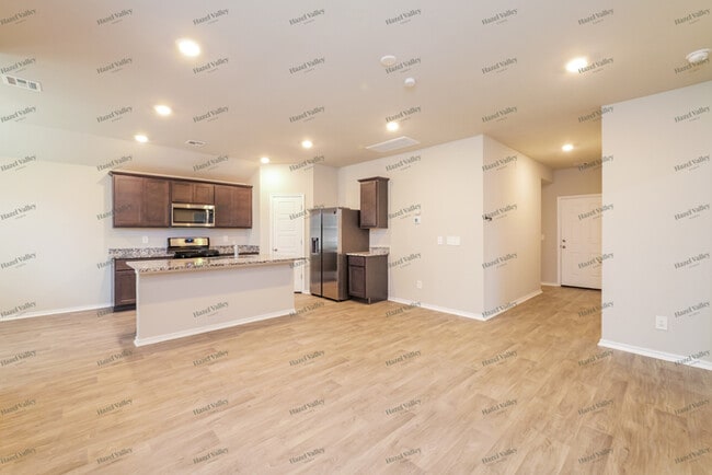 Building Photo - 2405 Iris Ct