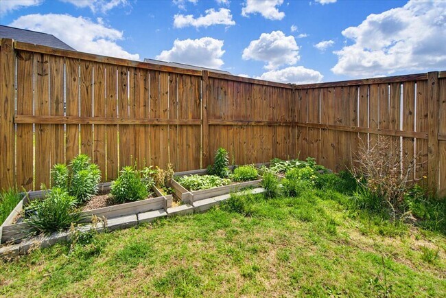 Building Photo - 1717 Stackhouse Dr