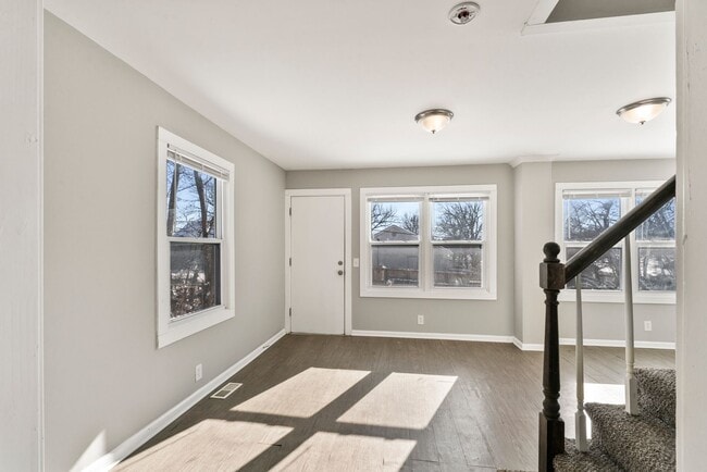 Building Photo - 1119 E 84th St