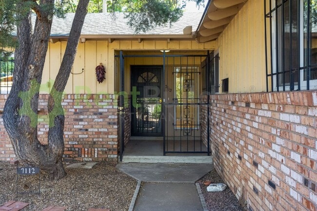 Building Photo - Call (505) 808-6467 to schedule a showing!