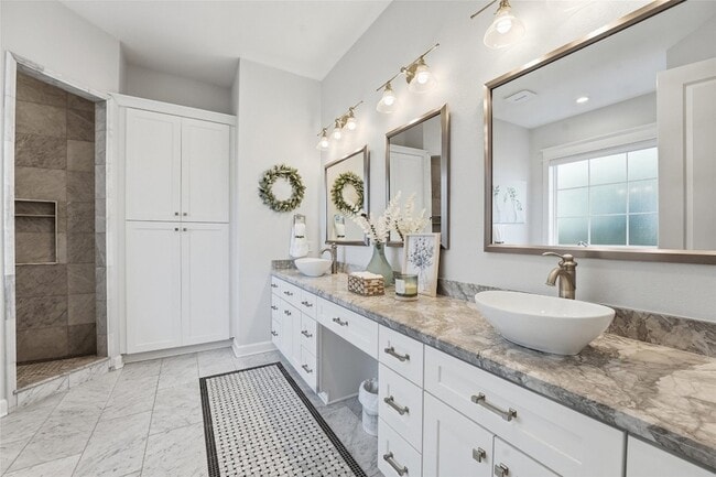 Building Photo - 10 Mariner Pass