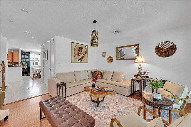 Building Photo - 1614 NE 9th St