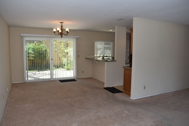 Building Photo - 3 Bedroom 2 Bath Single Story Home- Mesa V...