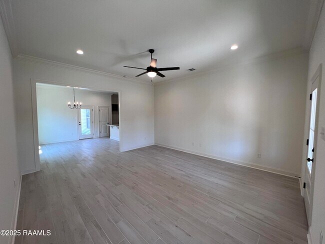 Building Photo - 107 Tenor St