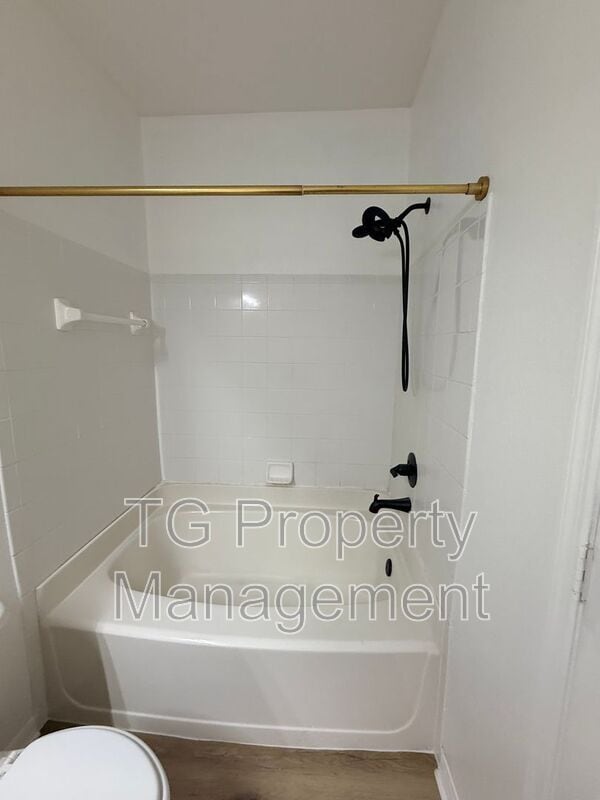 Building Photo - 7800 Point Meadows Dr