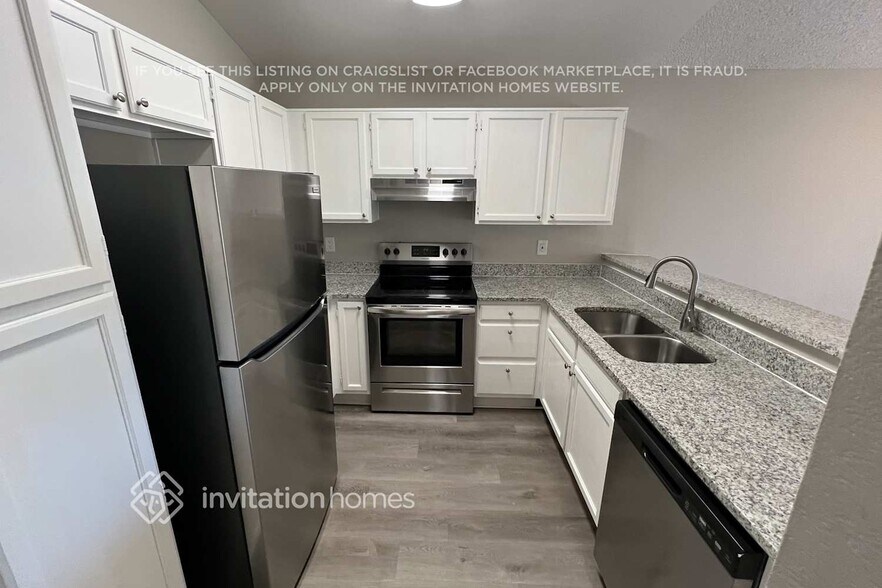 Building Photo - 921 S Val Vista Dr
