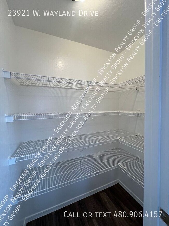 Building Photo - 23921 W Wayland Dr