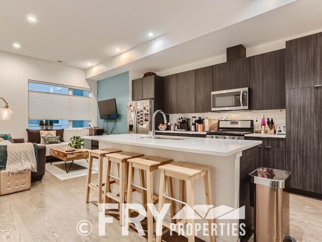 Building Photo - Beautiful townhome in the Sloans Lake Neighborhood.