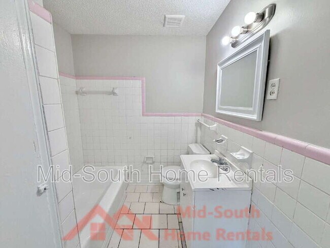 Building Photo - 2914 Hoskins Rd