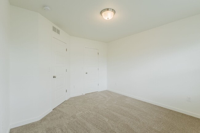 Building Photo - 2656 Champagne Ave
