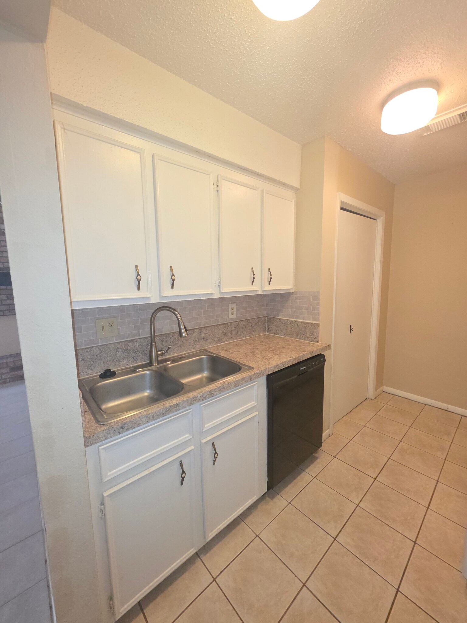 kitchen view - 1205 Anne Ave