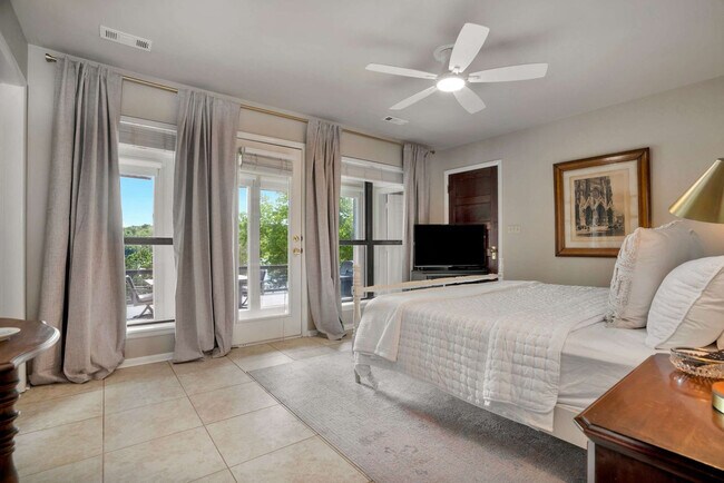 Building Photo - 13014 Schoolhouse Dr