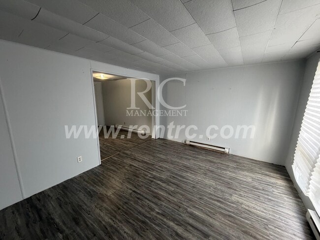 Building Photo - 104 Center-