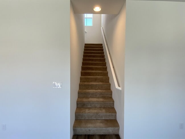 Building Photo - 2212 Stone Well Rd