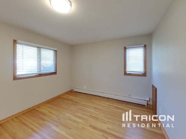 Building Photo - 1397 Pinewood Dr