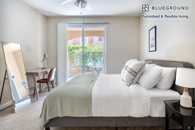 Building Photo - 295 E Evelyn Ave