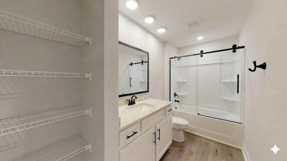 Building Photo - 210 Winding Chestnut Dr