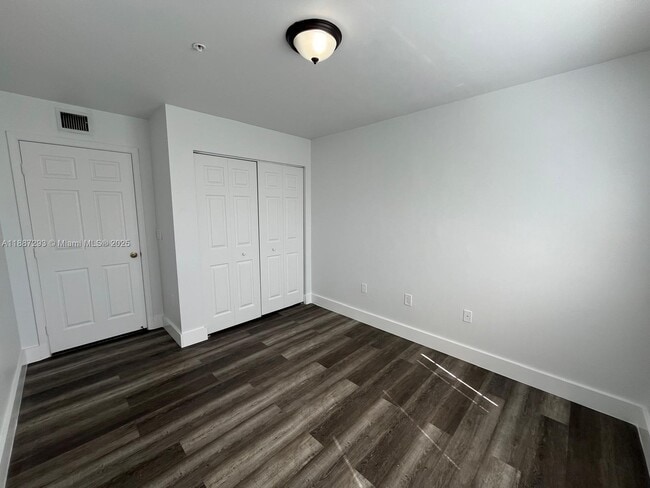 Building Photo - 655 SW 111th Way