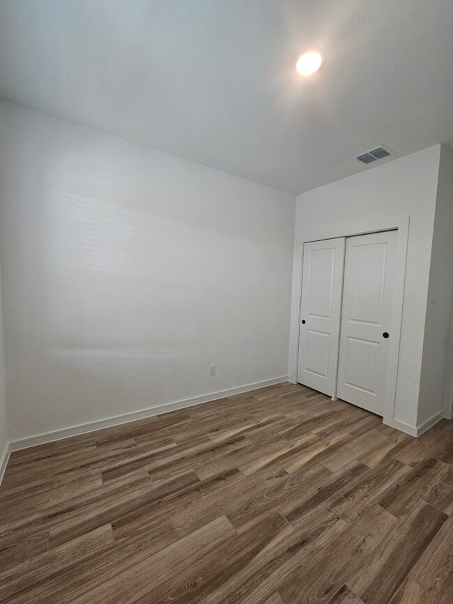 Building Photo - 8414 Bay Oaks Dr