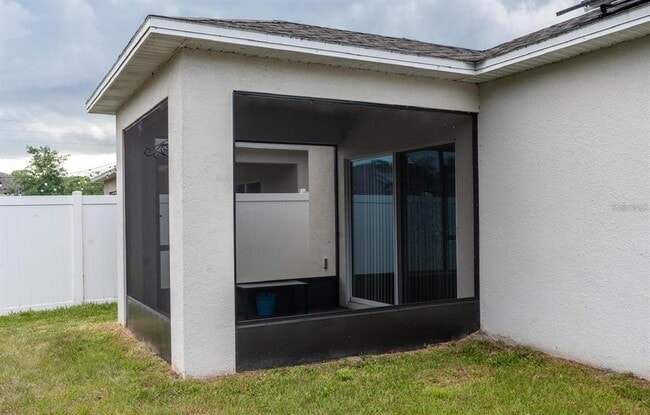 Building Photo - 4536 Lake Russell Rd