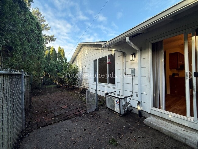 Building Photo - 1411 SE 130th Ave