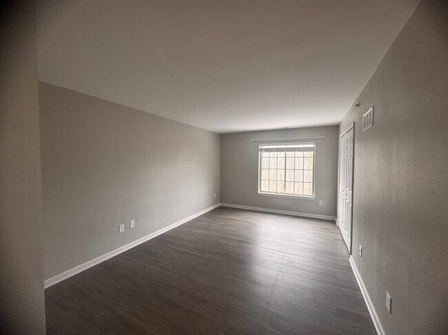 Building Photo - 14208 Pinehurst Ln