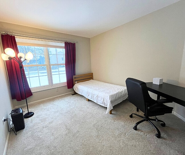 Building Photo - 925 Hartford Dr