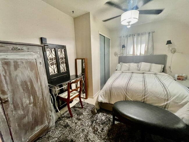 Building Photo - 223 Hemlock Dr