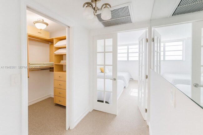 Building Photo - 4001 S Ocean Dr