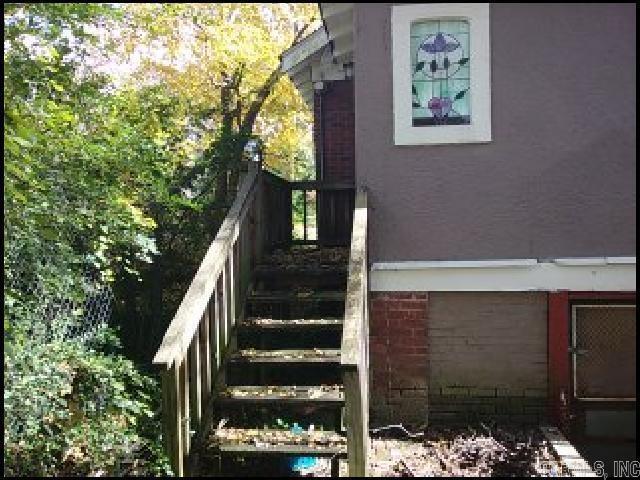 Building Photo - 104 S Valentine St