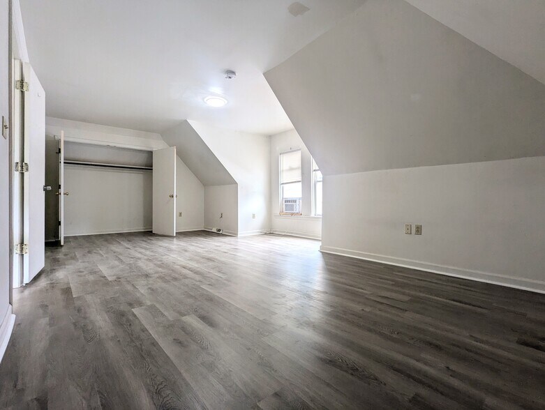 Building Photo - 5552 Black St