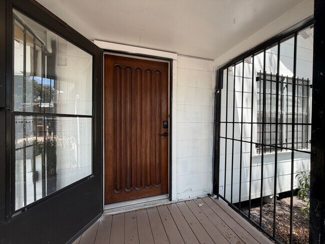 Building Photo - 200 Clemmer St