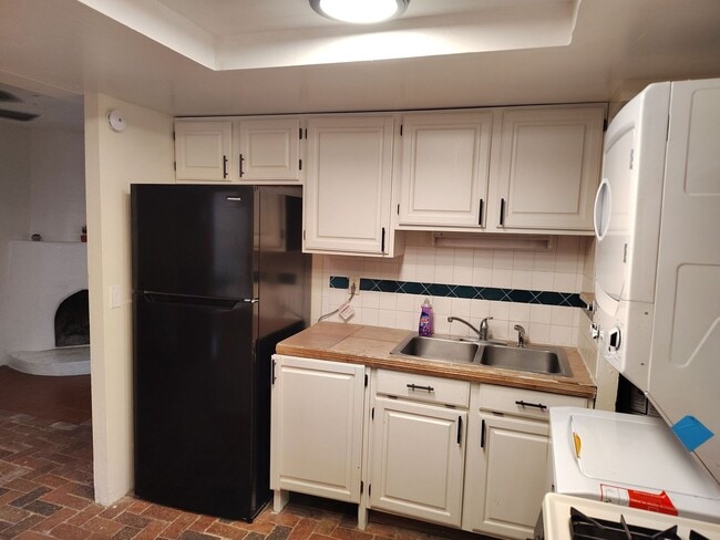 Building Photo - Charming Furnished Casita — 1BR/1BA with P...