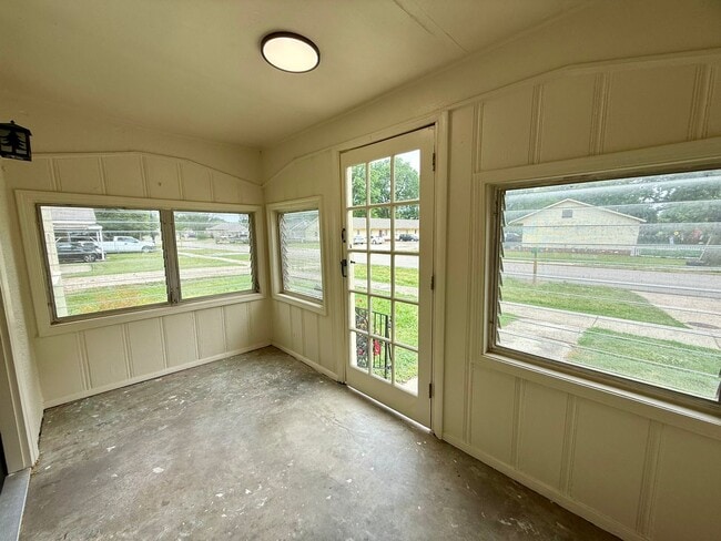 Building Photo - Welcome to this Beautiful Home in Downtown Paragould, AR!