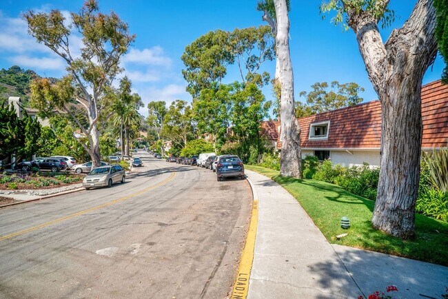 Building Photo - Malaga Cove Beauty