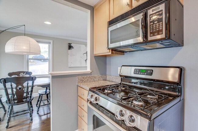 Building Photo - 474 Summer St