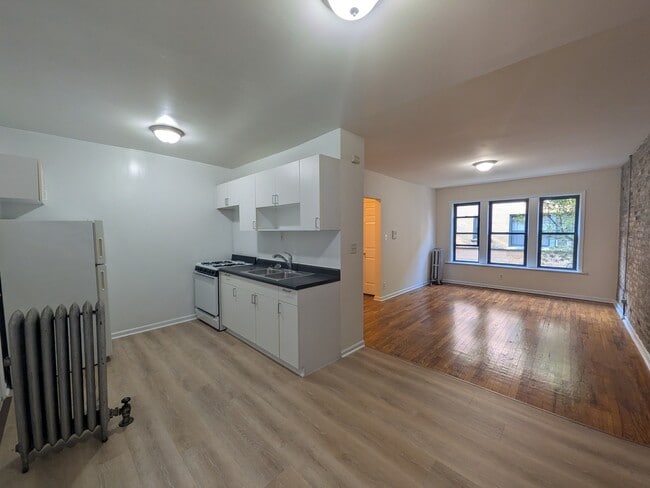 Building Photo - 2332 N Spaulding Ave