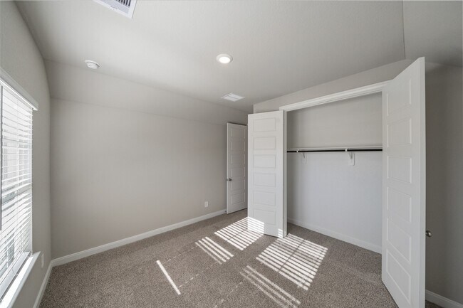 Building Photo - 17716 Ml Mnr Dr