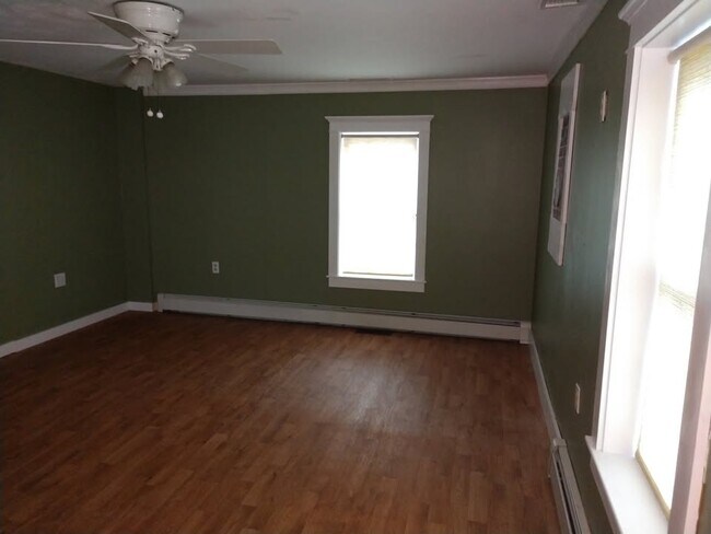 Building Photo - 58 Burnham St