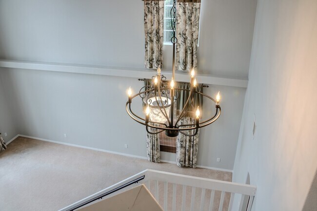 Building Photo - 1557 Amaryllis Cir