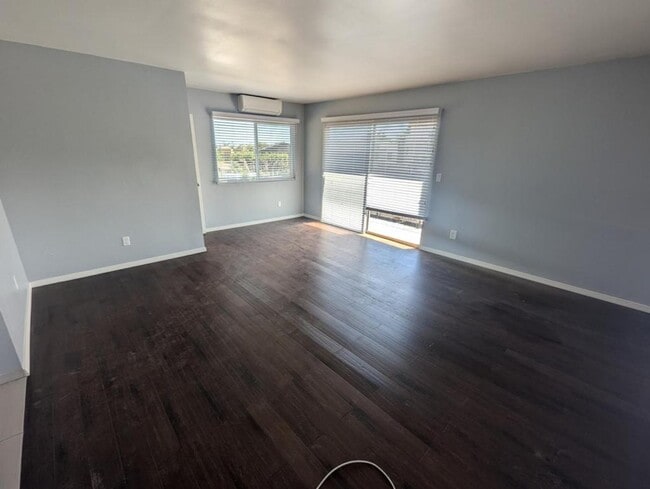 Building Photo - 995 Rosecrans St